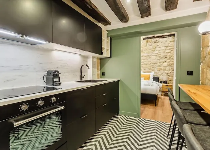 Typical Parisian In Le Marais#4 Pers