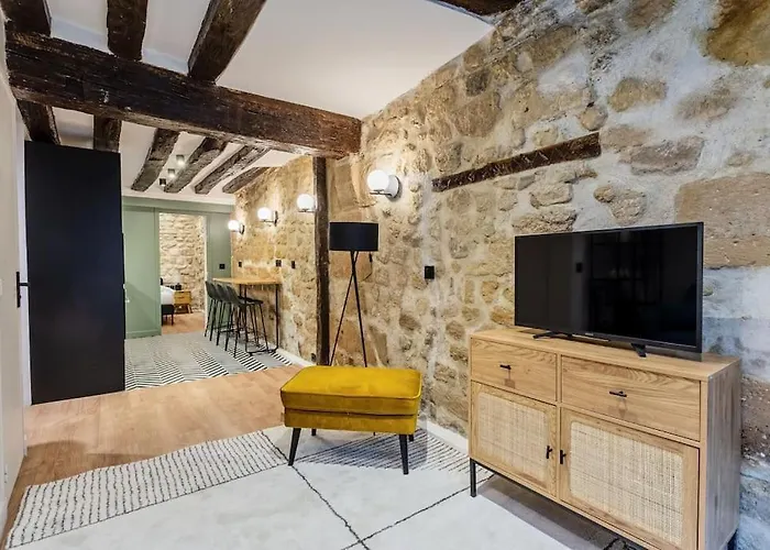 Typical Parisian In Le Marais#4 Pers Párizs