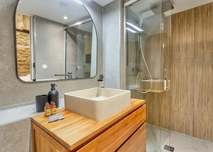 Typical Parisian In Le Marais#4 Pers